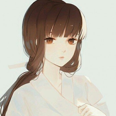 老战士拎着一袋糖看望牺牲战友